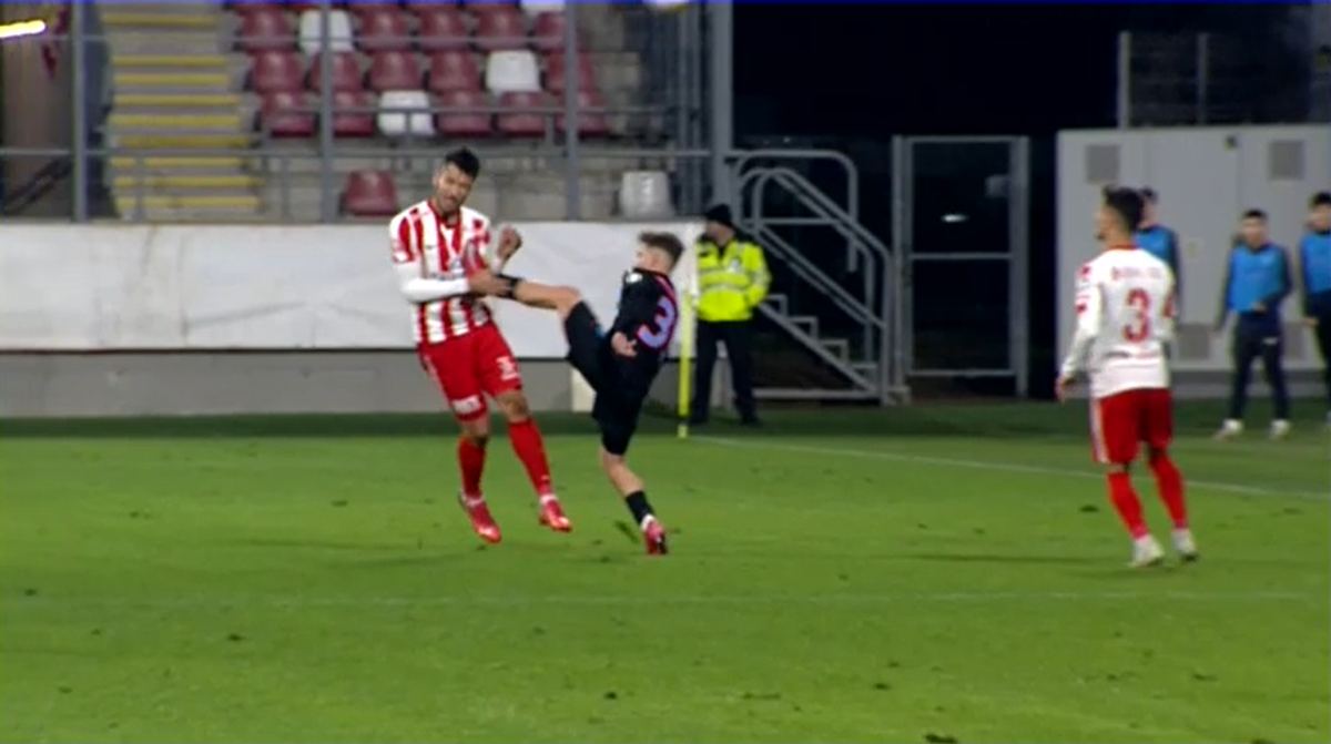 Fault violent în UTA - FCSB! La debut, tânărul de 18 ani al campioanei a văzut direct cartonașul roșu