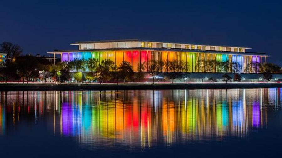 foto: Centrul John F. Kennedy, locul unde va avea loc tragerea la sorți / sursa: kennedy-center.org Trei superstaruri vor cânta în „Kennedy Center”, înaintea tragerii la sorți a grupelor Campionatului Mondial