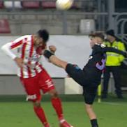 Imprudența lui Necșulescu a fost sancționată cu „roșu”, după verificarea fazei la VAR / Captură Digi Sport