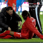Mamadou Karamoko s-a accidentat la încălzire înainte de Farul - Dinamo // FOTO: captură Prima Sport
