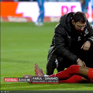Mamadou Karamoko s-a accidentat la încălzire înainte de Farul - Dinamo // FOTO: captură Prima Sport