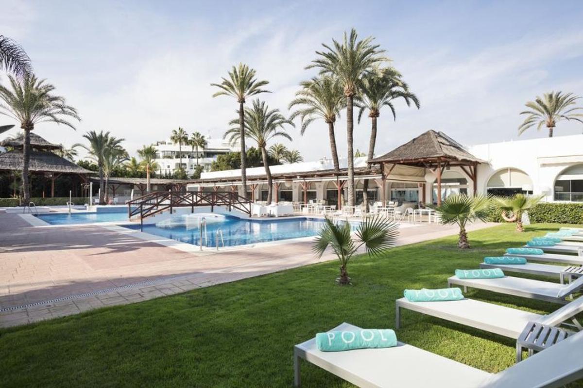 FCSB // FOTO Poftiți în cantonament! FCSB se cazează la unul dintre cele mai luxoase complexuri din Marbella: cum arată și cât costă
