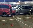 VIDEO&FOTO Un angajat concediat de Mercedes-Benz a făcut praf 69 de mașini de lux ale firmei. Paguba e imensă