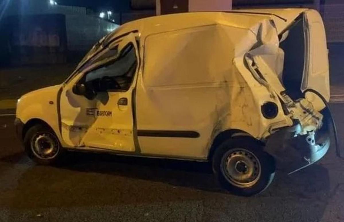 FOTO Un angajat concediat de Mercedes-Benz a făcut praf 69 de mașini de lux ale firmei