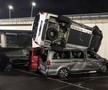 VIDEO&FOTO Un angajat concediat de Mercedes-Benz a făcut praf 69 de mașini de lux ale firmei. Paguba e imensă