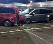 VIDEO&FOTO Un angajat concediat de Mercedes-Benz a făcut praf 69 de mașini de lux ale firmei. Paguba e imensă