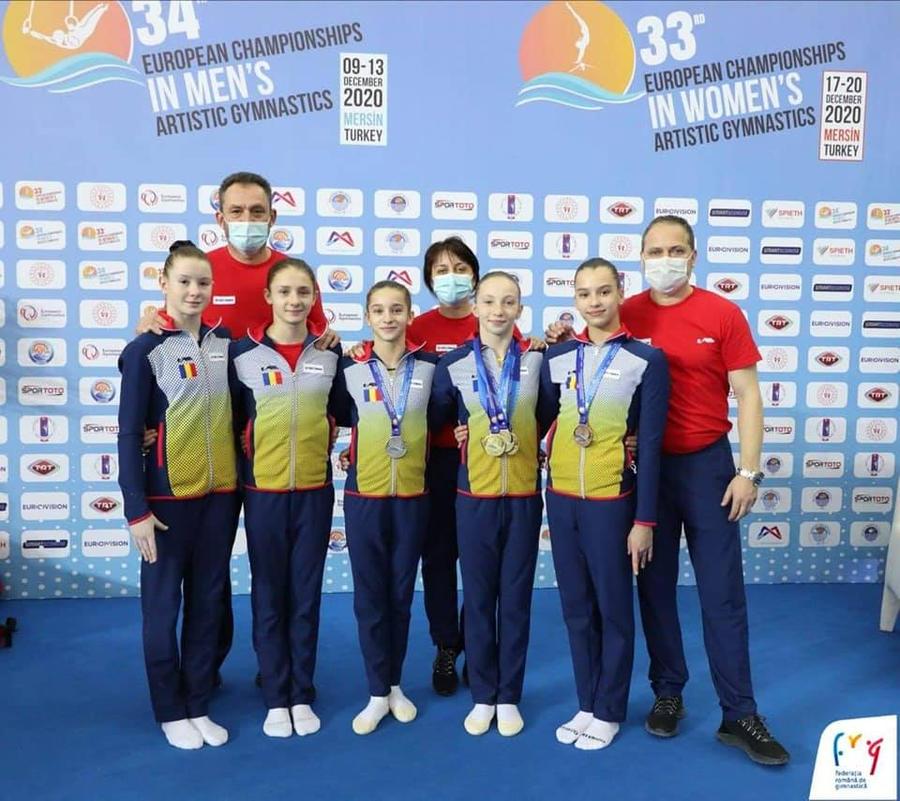 Echipa de junioare alături de antrenorii Cătălin Meran, Gina Gogean și Lucian Sandu la Mersin FOTO FRG EXCLUSIV Interviu cu fosta mare gimnastă Gina Gogean, acum antrenoare la lotul de juniori: „Putem să avem din nou un viitor în gimnastica mondială”
