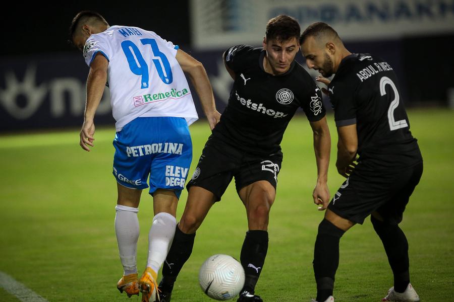 Florentin Matei, evoluând pentru Apollon într-un meci din preliminariile Europa League. Sursa foto: Imago Florentin Matei, gol important în campionatul din Cipru » Echipa sa a revenit de la 0-2 și a trecut pe primul loc