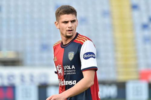 Răzvan Marin (25 de ani), mijlocașul central al lui Cagliari, este dorit de Salernitana, ultima clasată din Serie A.