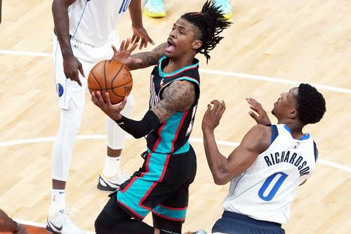 Ja Morant își demonstrează detenta într-un meci cu cei de la Dallas Mavericks FOTO Imago Images