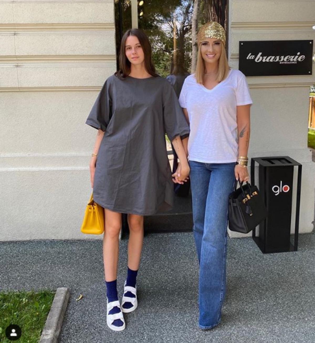 Apariție rară » Rebecca, fiica cea mare a Anamariei Prodan: „Sunt diferită de mama și Sarah. Eu sunt mai ascunsă”