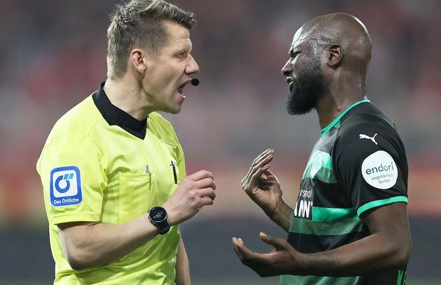 Un arbitru din Bundesliga propune 4 schimbări majore de regulament: „Faci asta? Afară 10 minute! Să dea la pedale la margine”