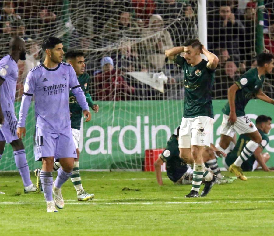 Gazonul arenei celor de la Cacereno nu s-a prezentat în cele mai bune condiții la partida cu Real Madrid Ancelotti a răbufnit: „Ăsta nu e fotbal! Nu poți să joci așa!”