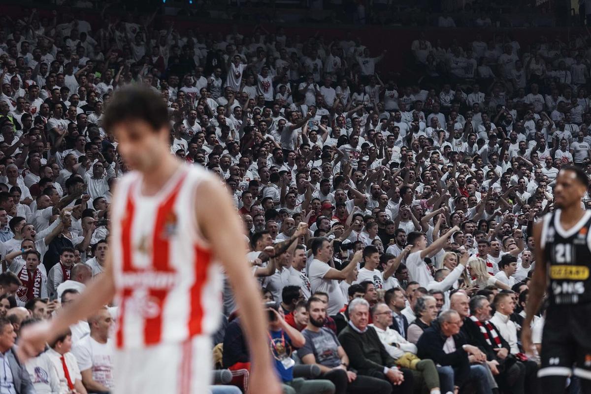 De pe altă planetă! Peste 20.000 de spectatori au creat o atmosferă senzațională la derby-ul orgoliilor din Euroligă