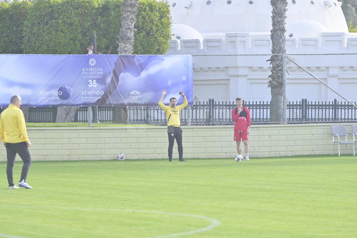 „Câinii” reînvață fotbalul și cum se marchează » Zeljko Kopic de la „Acesta nu e Dinamo!” la „Așa, dați gol, yes, yes, bravo!”