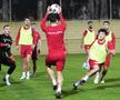 Adnan Golubovic, 28 de ani, în negru, foto: Cristi Preda / GSP