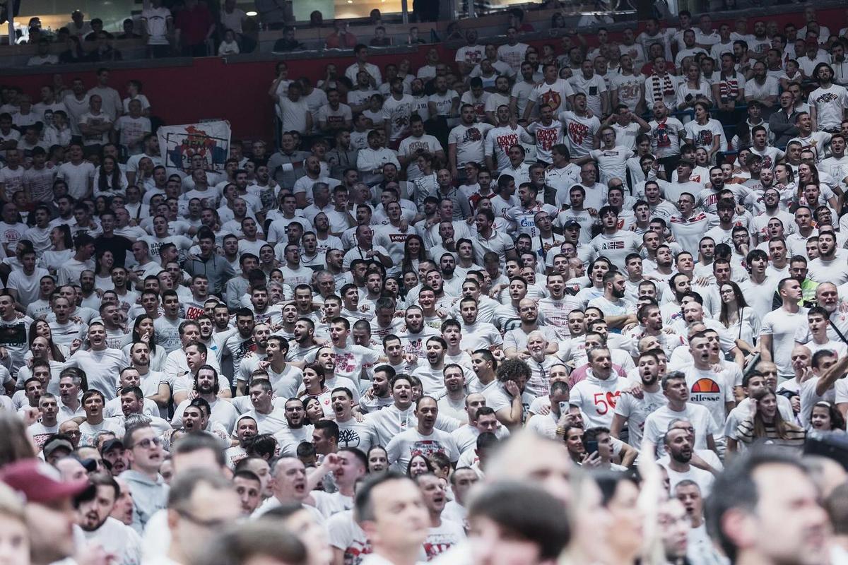 De pe altă planetă! Peste 20.000 de spectatori au creat o atmosferă senzațională la derby-ul orgoliilor din Euroligă