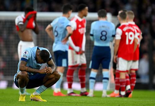 Ivan Toney (27 de ani), atacantul suspendat din cauza pariurilor, va reveni pe teren începând cu 16 ianuarie. Brentford ia în calcul să îl vândă, dar vrea peste 115 de milioane de euro.