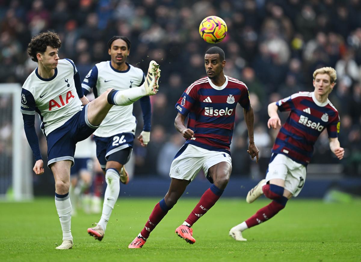 Tottenham - Newcastle 1-2 » Prăbușirea continuă și în noul an pentru Radu Drăgușin și Ange Postecoglou