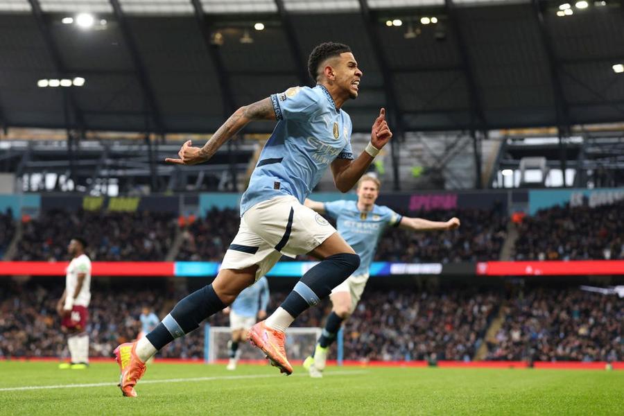 Savinho, extrema lui Manchester City/ foto Guliver/GettyImages Guardiola a lăudat un singur jucător după descătușarea lui Manchester City: „El e în formă”