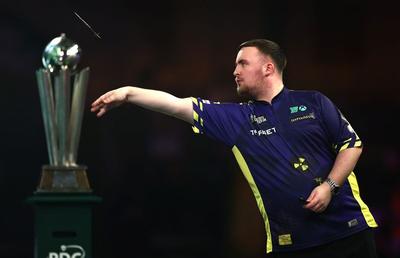 „O dată la 17 ani se naște o nouă stea” » Luke Littler, cel mai tânăr campion mondial la darts din istorie