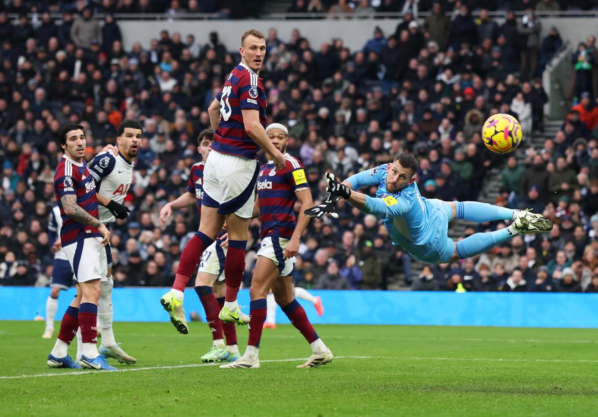 Tottenham - Newcastle 1-2 » Prăbușirea continuă și în noul an pentru Radu Drăgușin și Ange Postecoglou