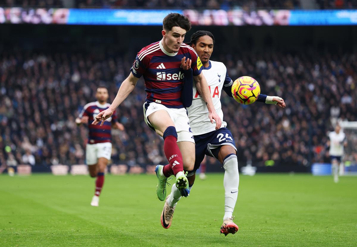 Tottenham - Newcastle 1-2 » Prăbușirea continuă și în noul an pentru Radu Drăgușin și Ange Postecoglou