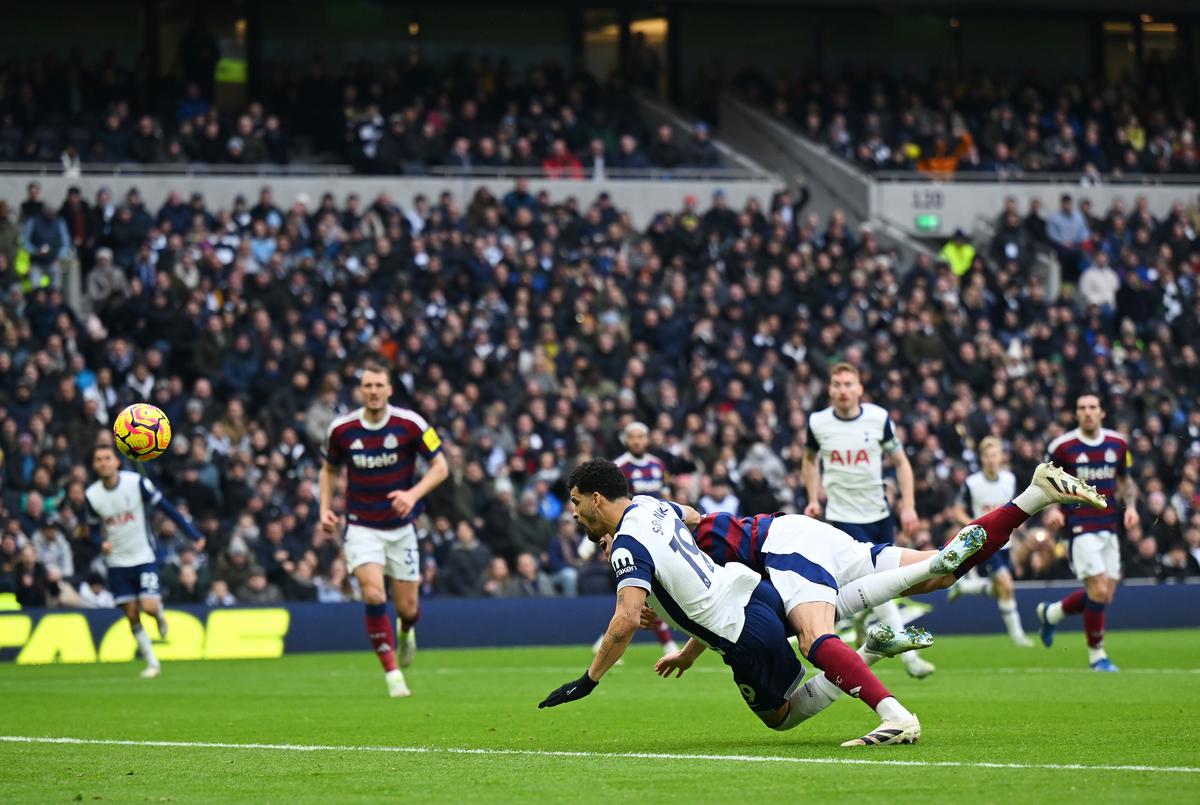 Tottenham - Newcastle 1-2 » Prăbușirea continuă și în noul an pentru Radu Drăgușin și Ange Postecoglou