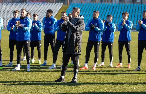 Dorinel e istorie! Cum l-au întâmpinat fanii pe Ovidiu Burcă la primul antrenament la Oțelul