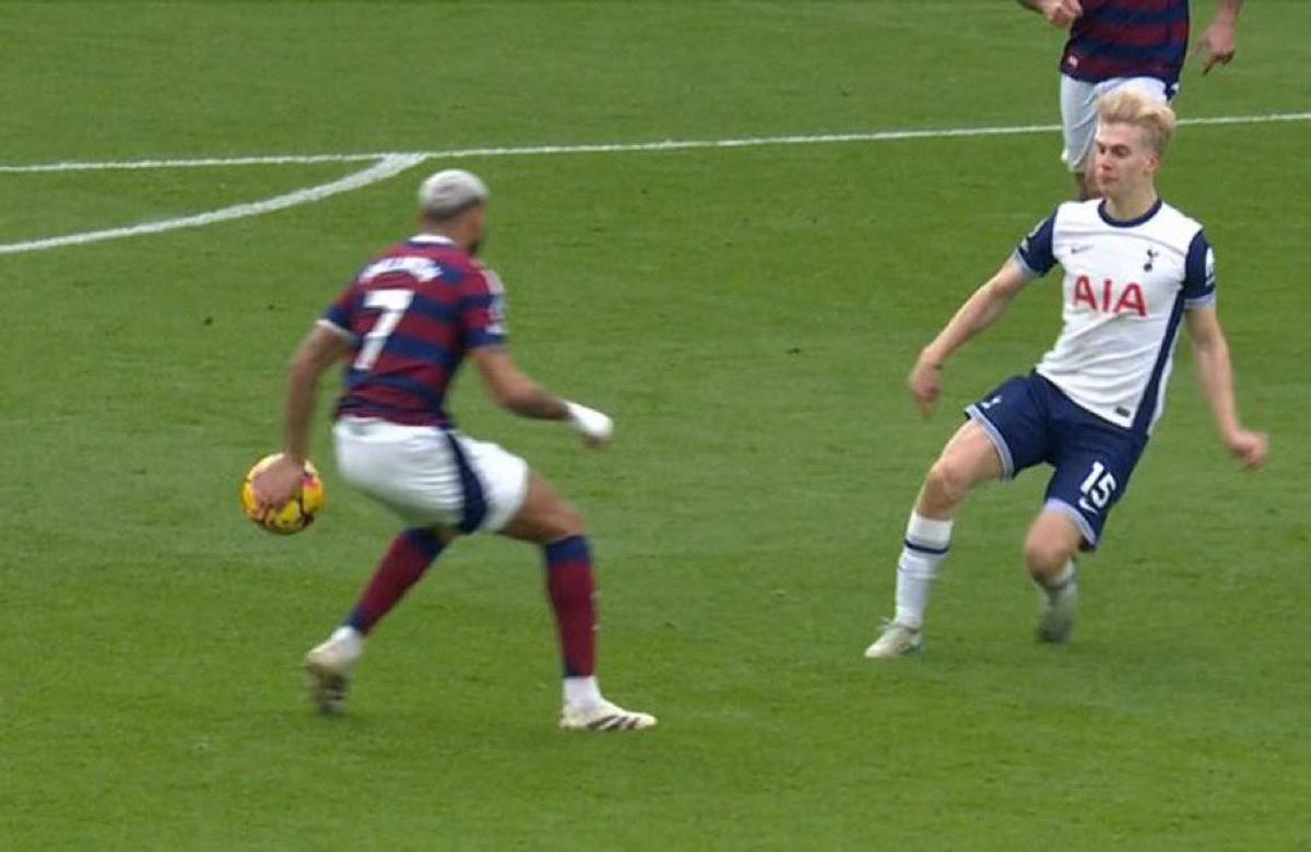 Decizie greu de înțeles în Tottenham - Newcastle! Doar în Anglia se poate valida așa ceva