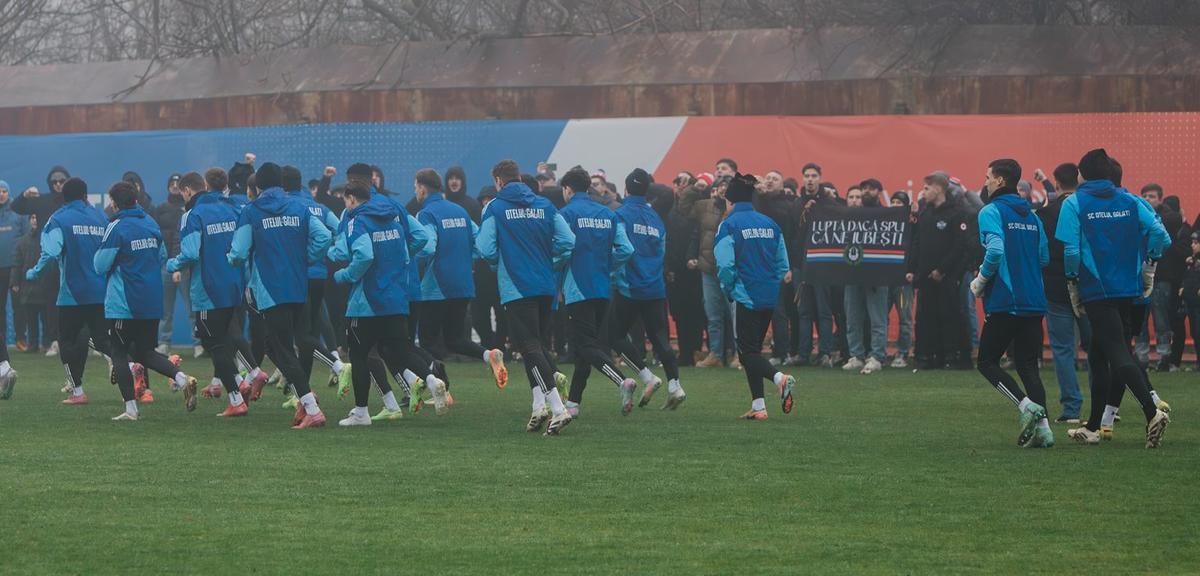 Cu gândul la play-off, echipa din Superliga s-a reunit alături de fani și cu show de fumigene