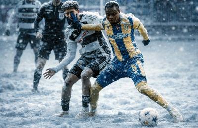 Superliga, îngropată în zăpadă! Cum ar arăta meciurile din România într-un scenariu de iarnă extremă