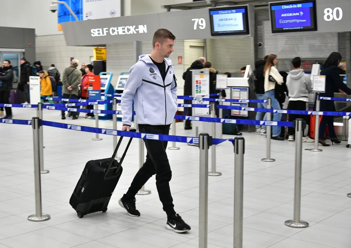 FCSB a plecat în Antalya, cu 29 de jucători în lot: Mihai Popescu a făcut deplasarea » 5 noutăți la campioană! Toate imaginile de pe aeroport