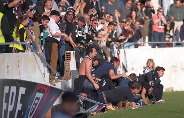 Panică în Portugalia: un zid al stadionului s-a prăbușit » Două persoane au fost rănite