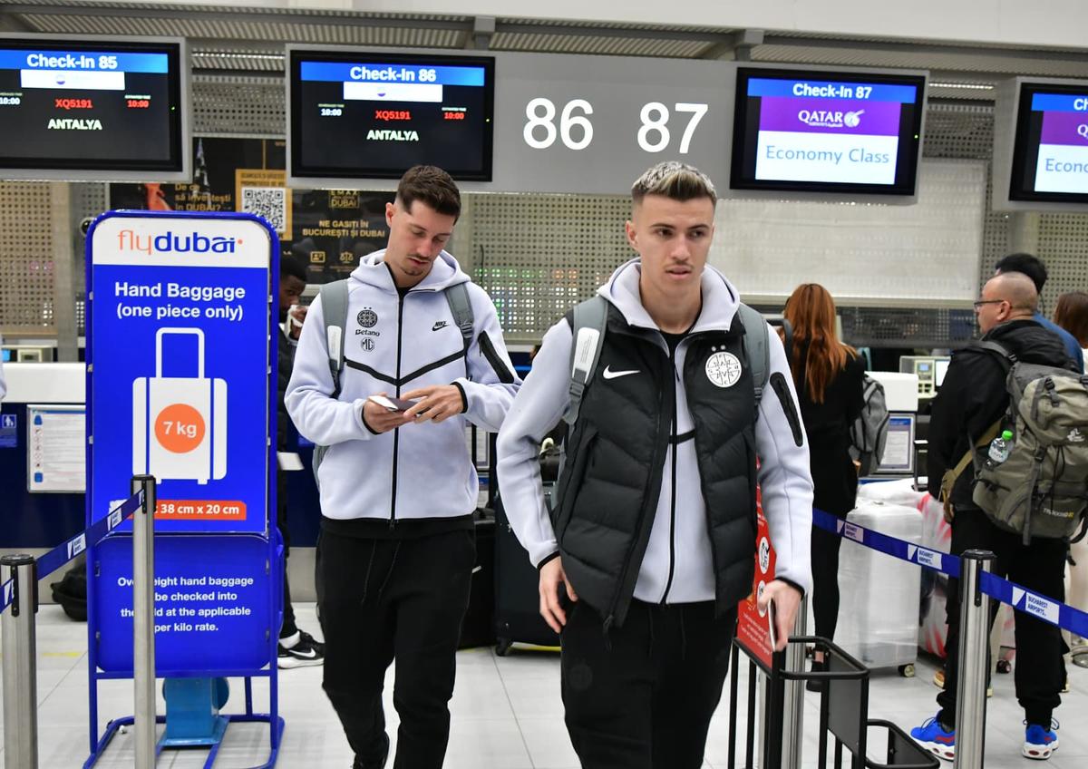 FCSB a plecat în Antalya, cu 29 de jucători în lot: Mihai Popescu a făcut deplasarea » 5 noutăți la campioană! Toate imaginile de pe aeroport