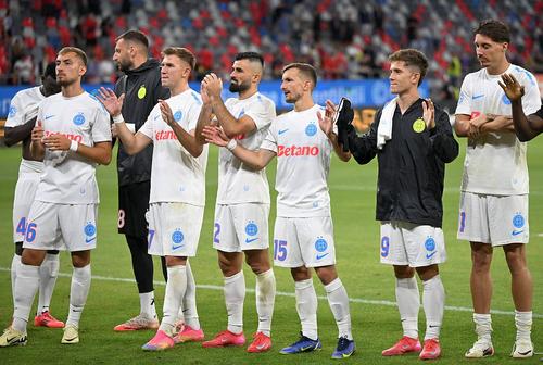 Laurențiu Vlăsceanu, al doilea de la dreapta la stânga // foto: Imago Images