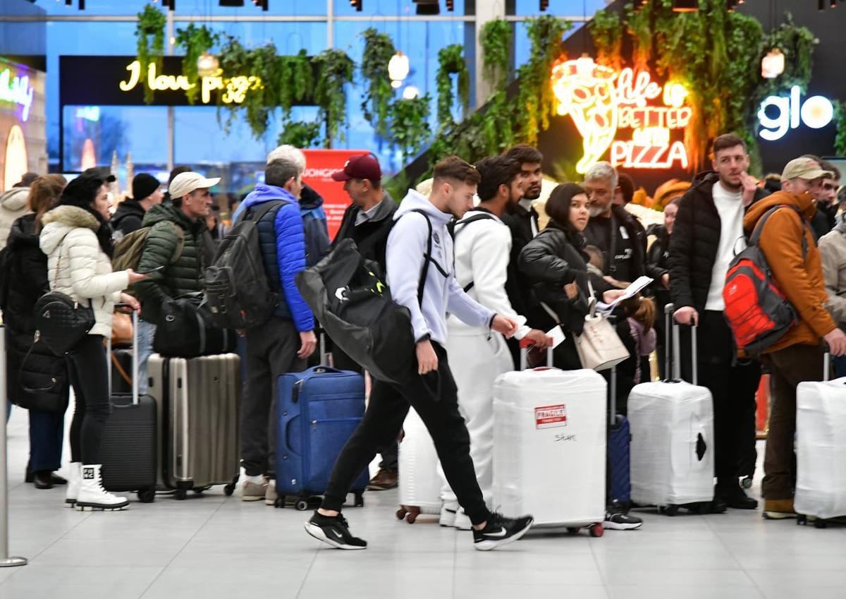 FCSB a plecat în Antalya, cu 29 de jucători în lot: Mihai Popescu a făcut deplasarea » 5 noutăți la campioană! Toate imaginile de pe aeroport