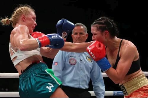 Holly Holm (stânga) și Stephanie Han (dreapta) / Foto: Captură X