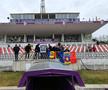 FOTO Ilie Bărbulescu a fost condus pe ultimul drum » Ultrașii de la FC Argeș și Steaua s-au strâns la stadion: „Anii trec și gloriile se duc / Astăzi e mai liniște fără «Balamuc»”