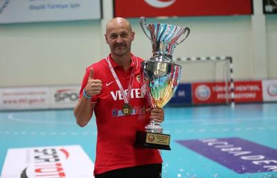 Costică Buceschi, numit selecționer al naționalei de handbal feminin a Turciei!