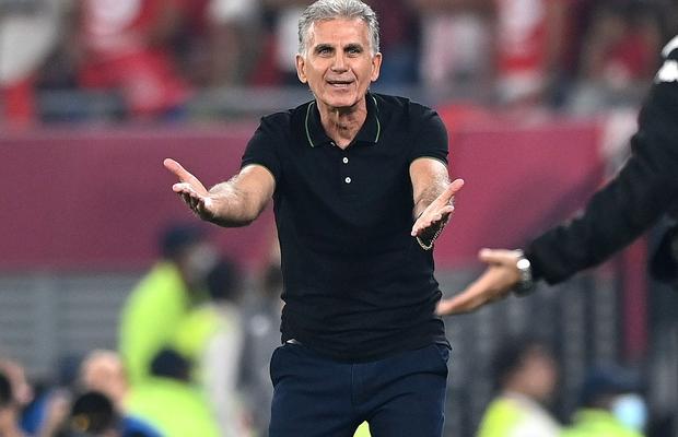 S-a lăsat cu amenințări în semifinalele Cupei Africii » Carlos Queiroz a sărit să bată arbitrul!