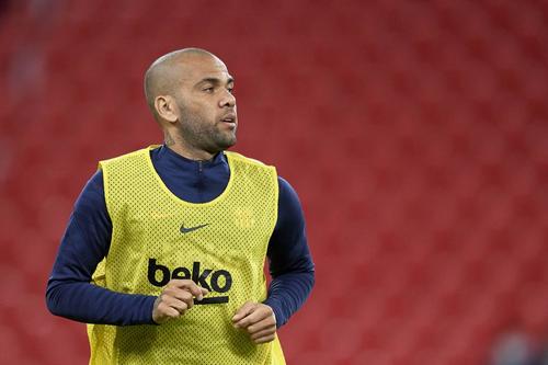Dani Alves (38 de ani), fundașul dreapta de la Barcelona, îl apără într-un interviu pe Ousmane Dembele