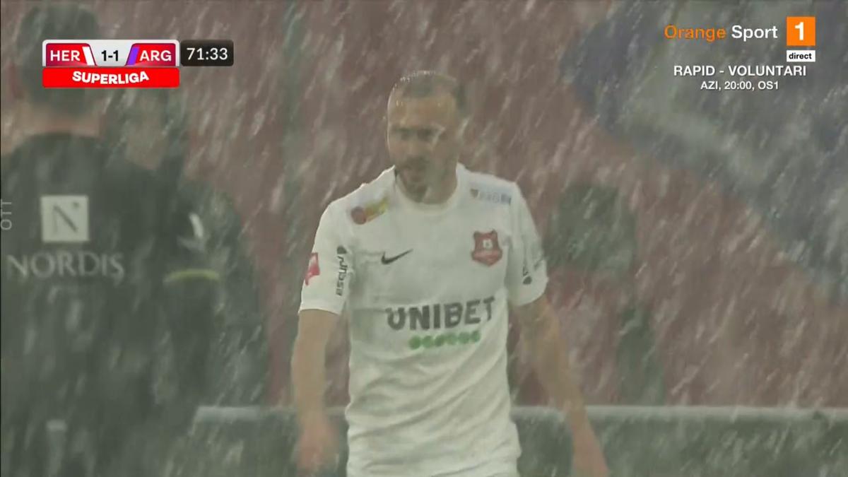 Hermannstadt - FC Argeș 1-1 » Remiză pe „derdelușul” de la Sibiu, într-o partidă jucată pe două anotimpuri