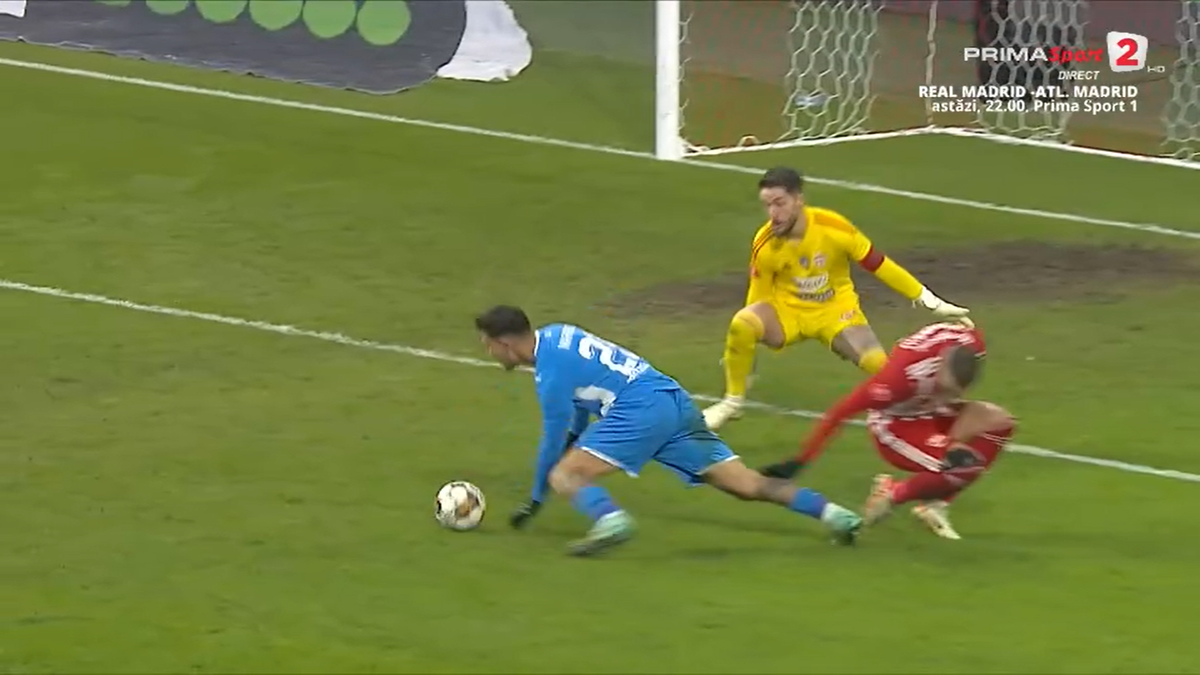 Decizie halucinantă a lui Kovacs în Sepsi - Craiova » A dat penalty la fault în atac!
