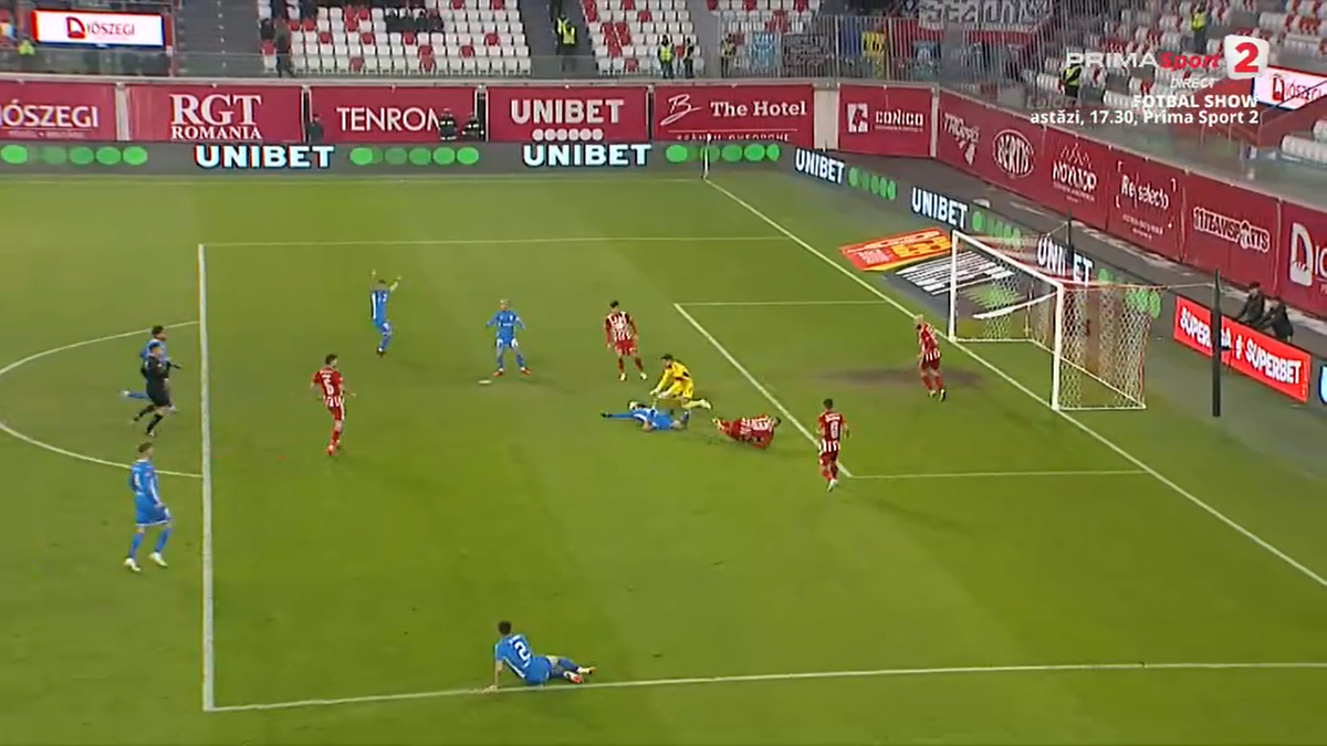 Decizie halucinantă a lui Kovacs în Sepsi - Craiova » A dat penalty la fault în atac!