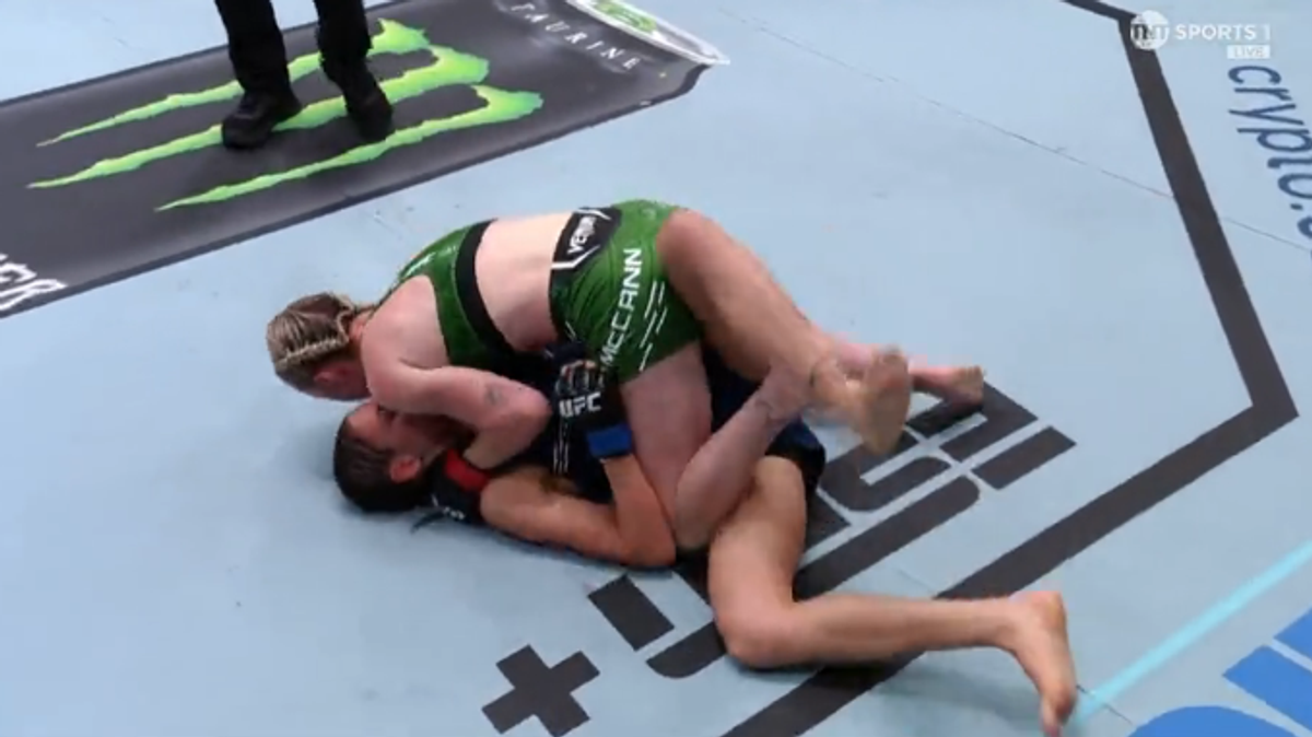 Diana Belbiță, zdrobită în UFC » Învinsă prin submisie chiar în finalul primei runde