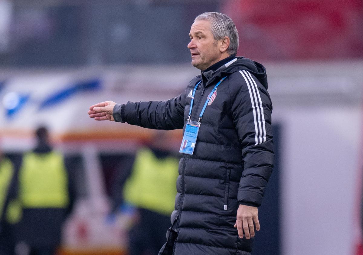 GSP i-a dat nota 1 lui Istvan Kovacs, după ce a făcut ZOB duelul Sepsi - Universitatea Craiova! Două penalty-uri refuzate gazdelor, 6 erori grave de arbitraj!