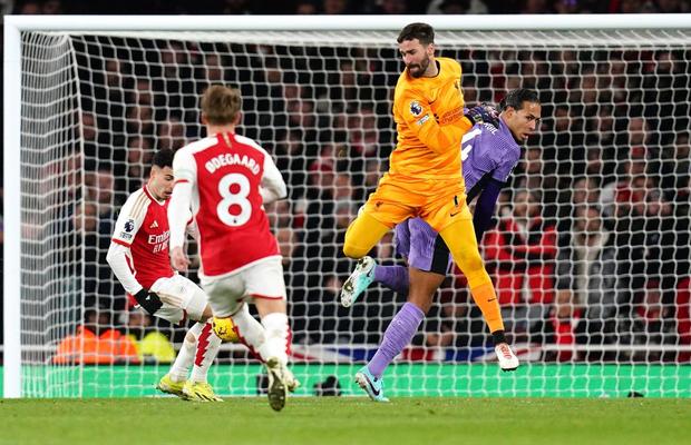 Gafe de cascadorii râsului în Arsenal - Liverpool » Ce a putut să facă Alisson