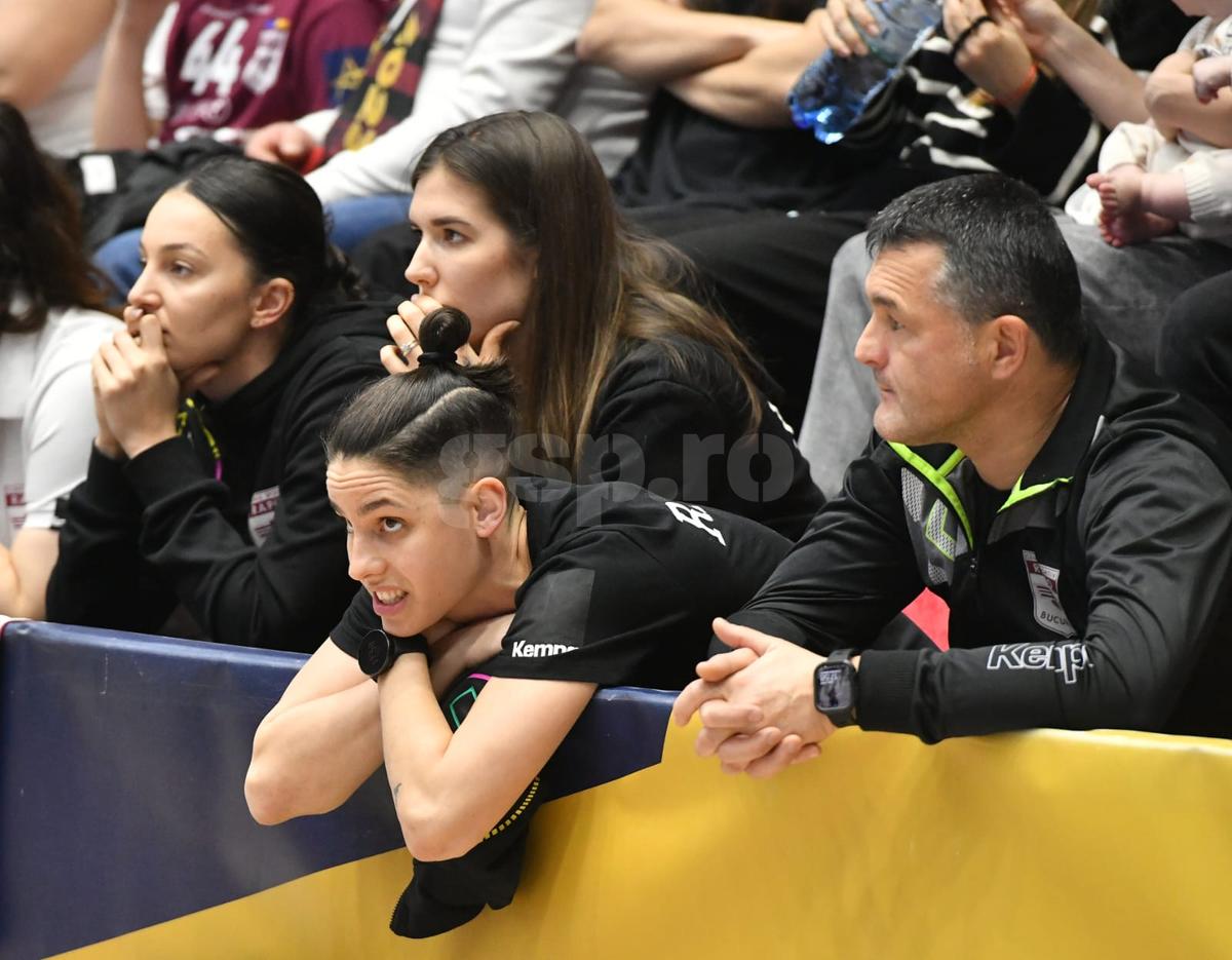Florin Răducioiu, reacție vehementă în cazul scandalului de la Rapid - Ferencvaros: „Un cretin! Trebuie interzis pe viață”