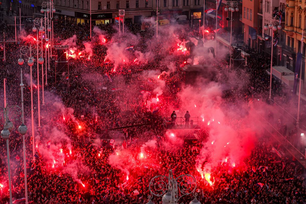 Întâmpinați precum niște eroi de zeci de mii de fani, chiar dacă au pierdut marele meci » Imagini de senzație